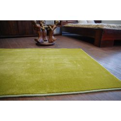 Fitted carpet ULTRA 40 green